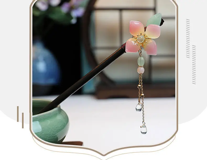 Chinese-style Cheongsam Hairpin with Tassel Ornament — feature 6