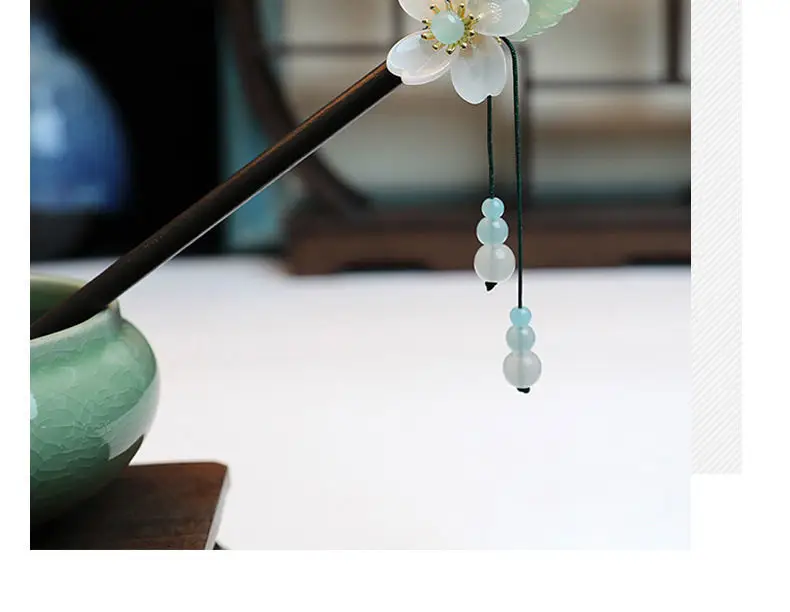Chinese-style Cheongsam Hairpin with Tassel Ornament — feature 9