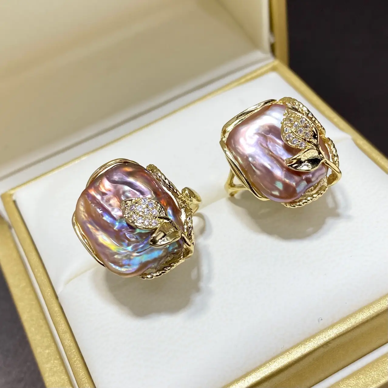 Natural Freshwater Pearl Ring with Colorful Baroque Design — feature 4