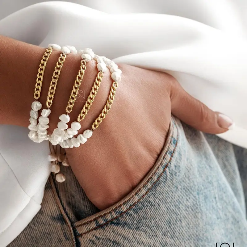 French Retro Pearl Titanium Gold Chain Necklace Set - Image 3