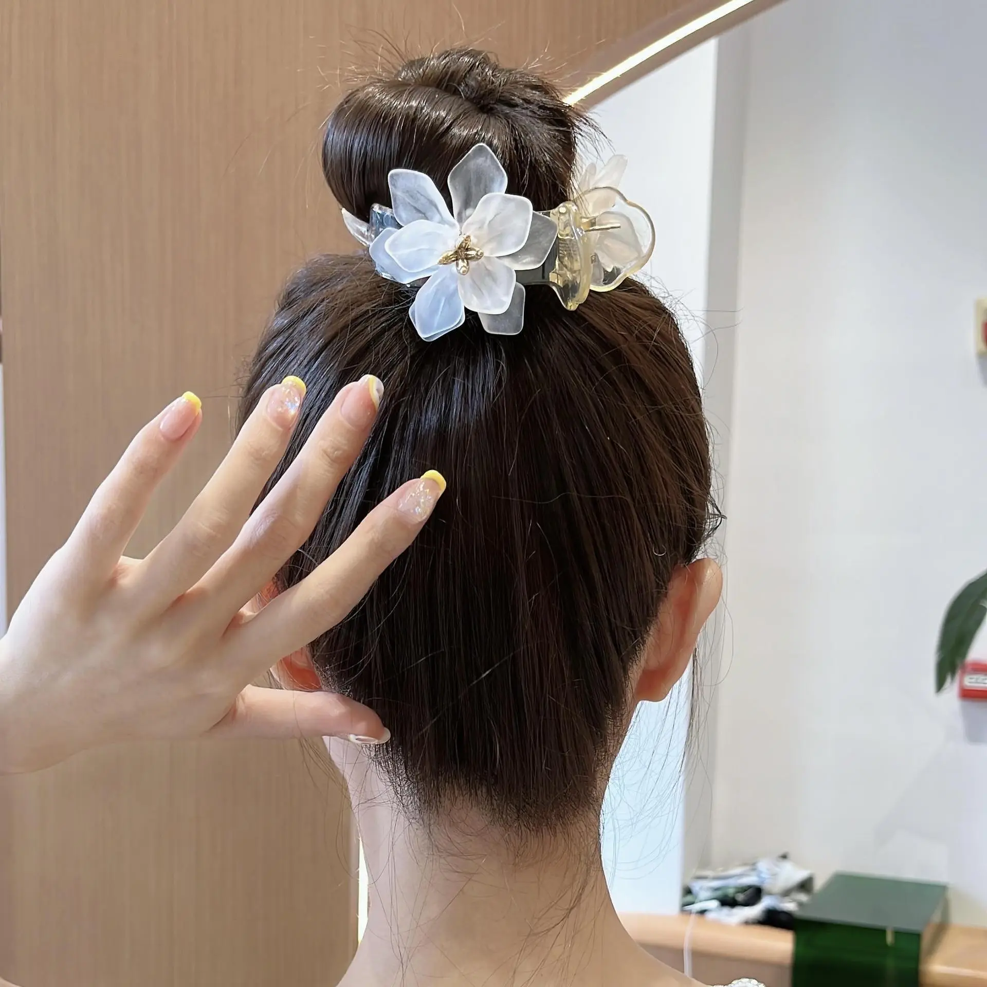 White Flower Hair Clip Korean Style Elegant — feature 10