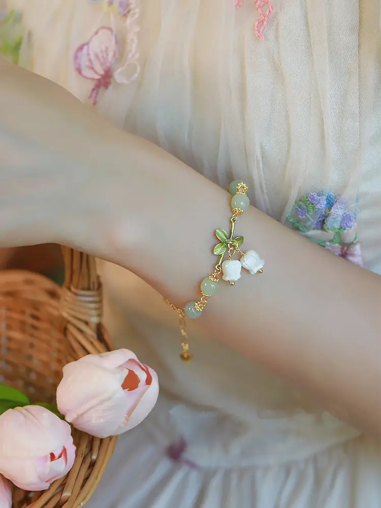 Chinese Style White Shell Lily Bracelet for Women - Image 3