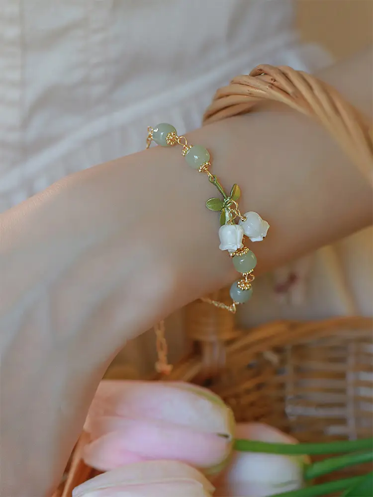 Chinese Style White Shell Lily Bracelet for Women - Image 4