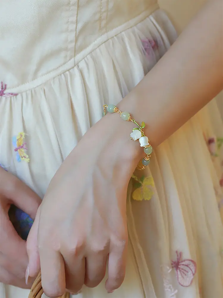 Chinese Style White Shell Lily Bracelet for Women - Image 5