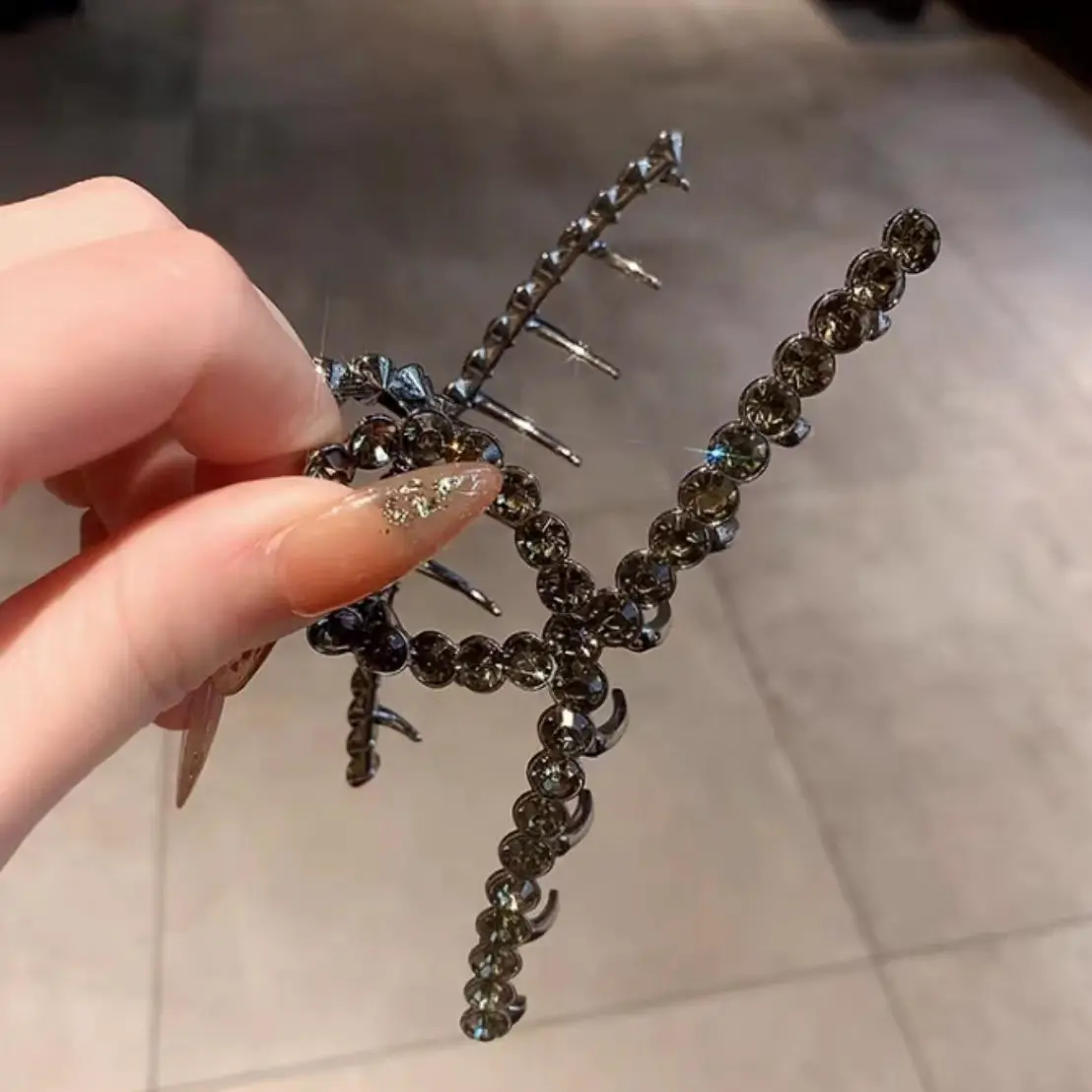 Korean Alloy Hair Clip with Big Grip Design — feature 8