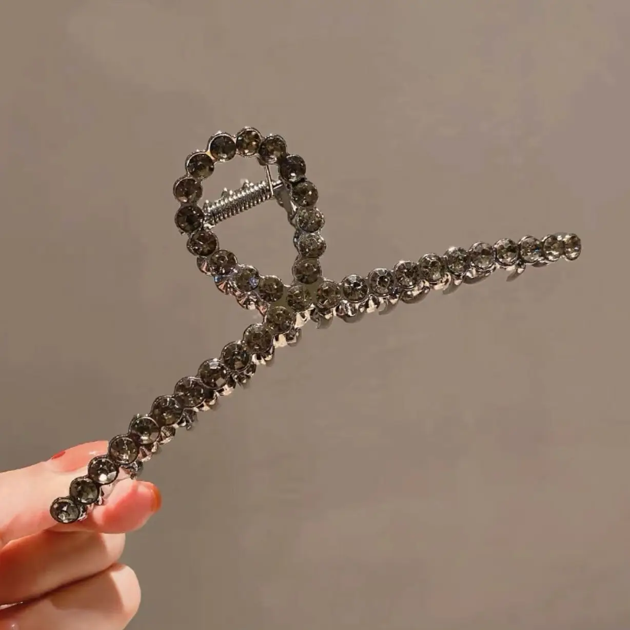 Korean Alloy Hair Clip with Big Grip Design — feature 9