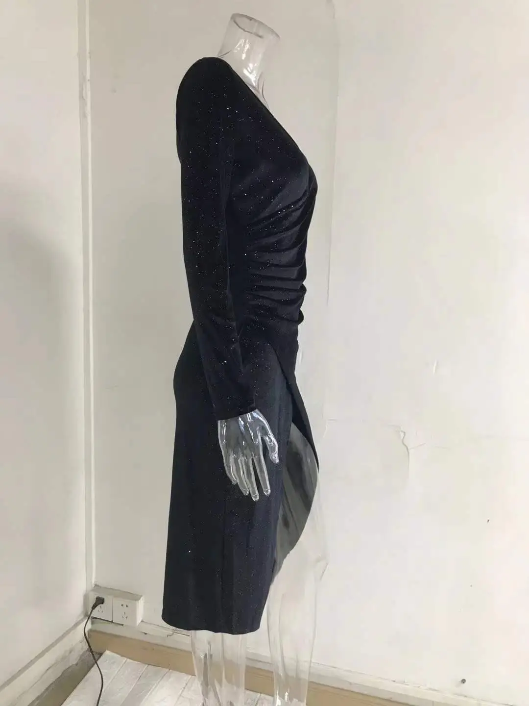 2024 Gold Velvet Leg-Revealing Evening Dress — feature 16