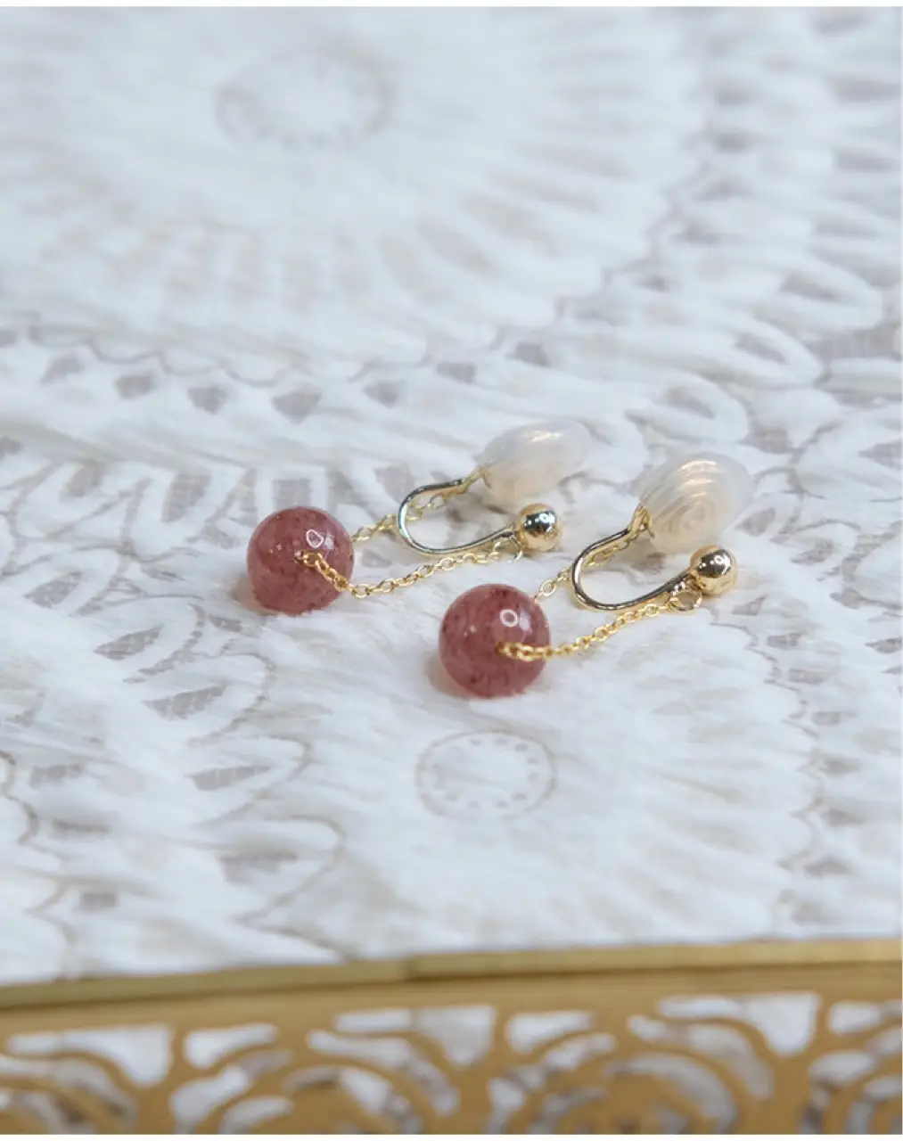 Natural Red Crystal Strawberry Crystal Ear Clip — feature 9