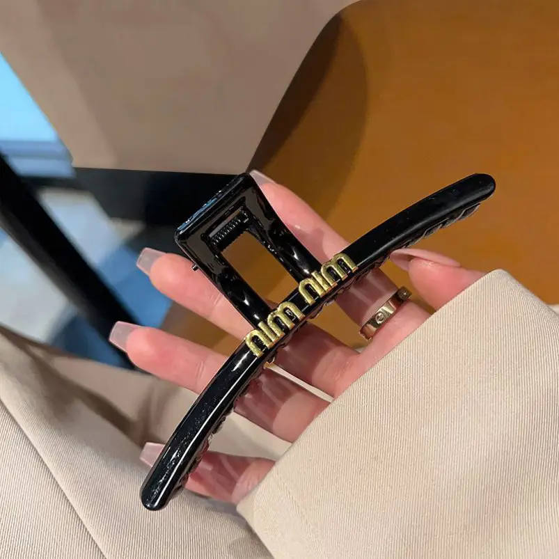 Oversized Shark Clip for Hair Grasp and Advanced Sense