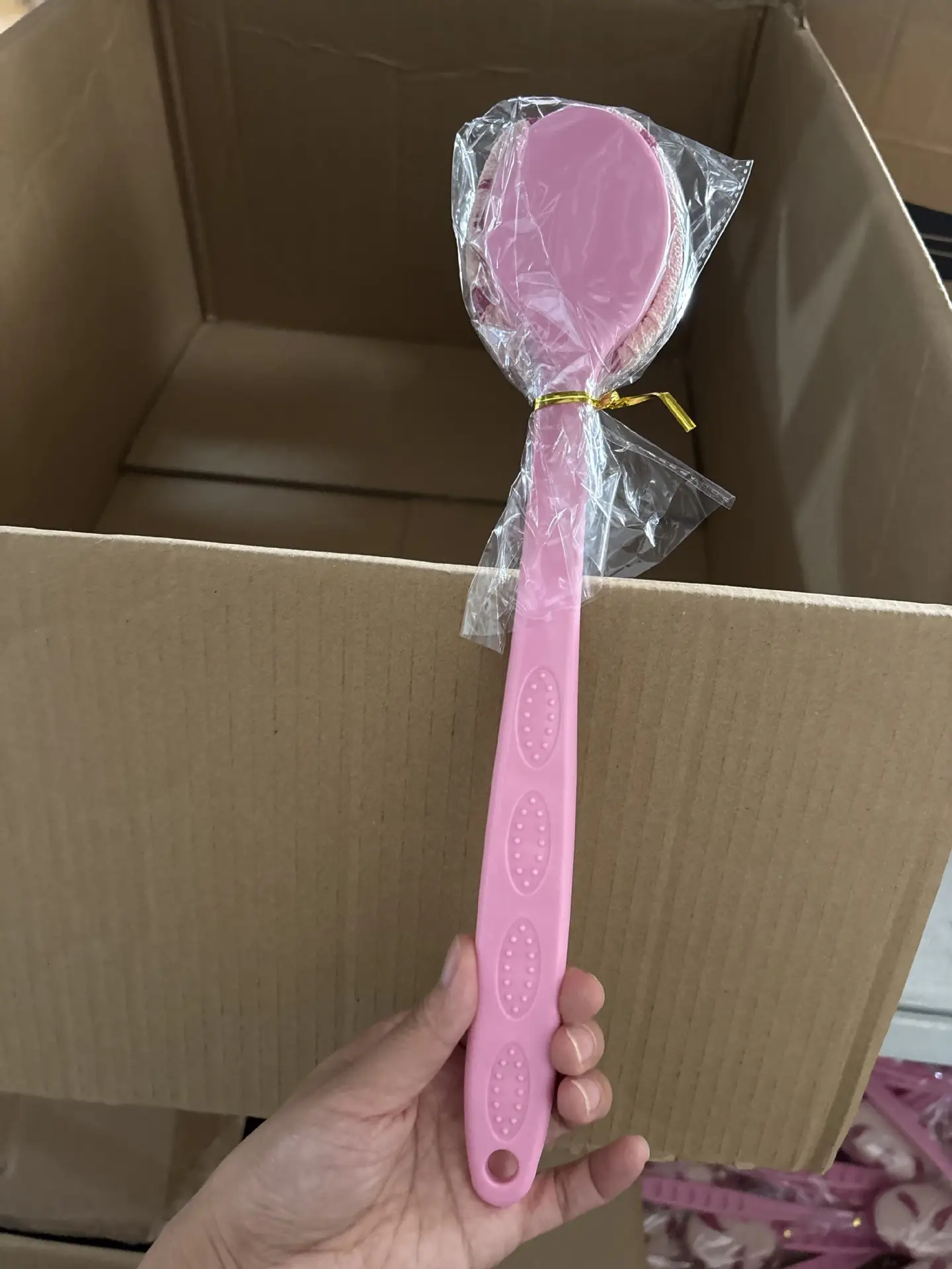 Pink Hair Brush with Long Handle for Bathing — feature 2