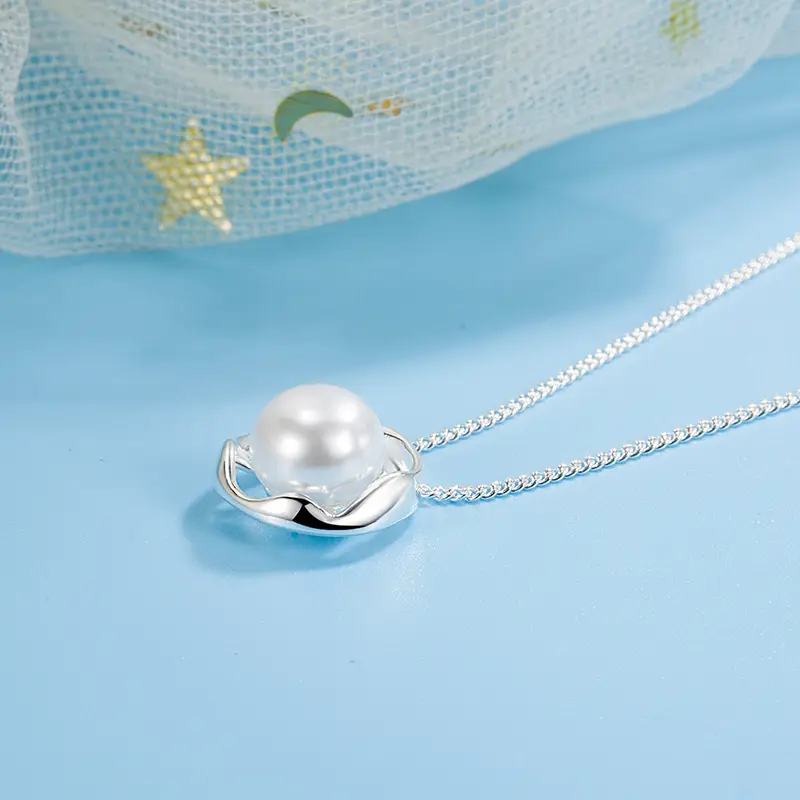 Women's Pearl Pendant Necklace with Cold Wind Clavicle Chain - Image 4