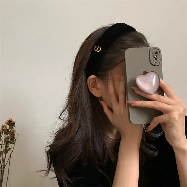 Japanese Style Retro Metal Hair Hoop Women's Fashionable All-Match Western Style Out-of-the-way Hair Card Shows Face Small Simple Pressing Hair Hoop Trendy - Image 3