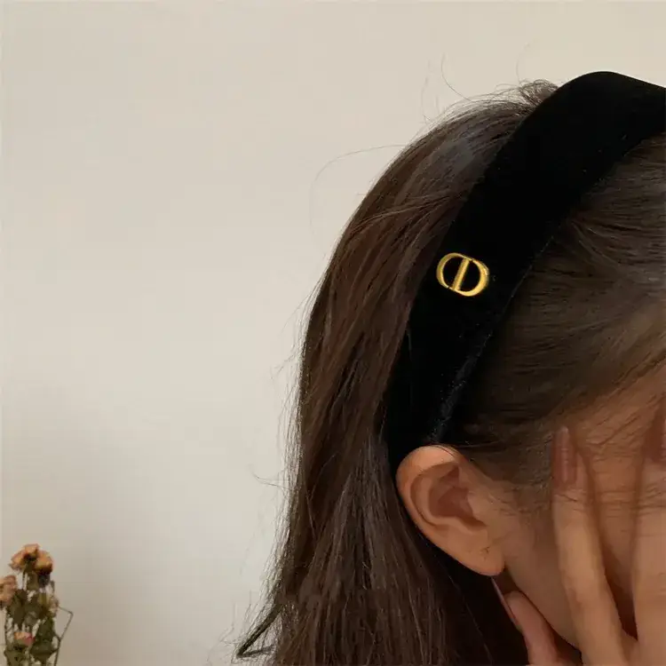 Japanese Style Retro Metal Hair Hoop Women's Fashionable All-Match Western Style Out-of-the-way Hair Card Shows Face Small Simple Pressing Hair Hoop Trendy - Image 4