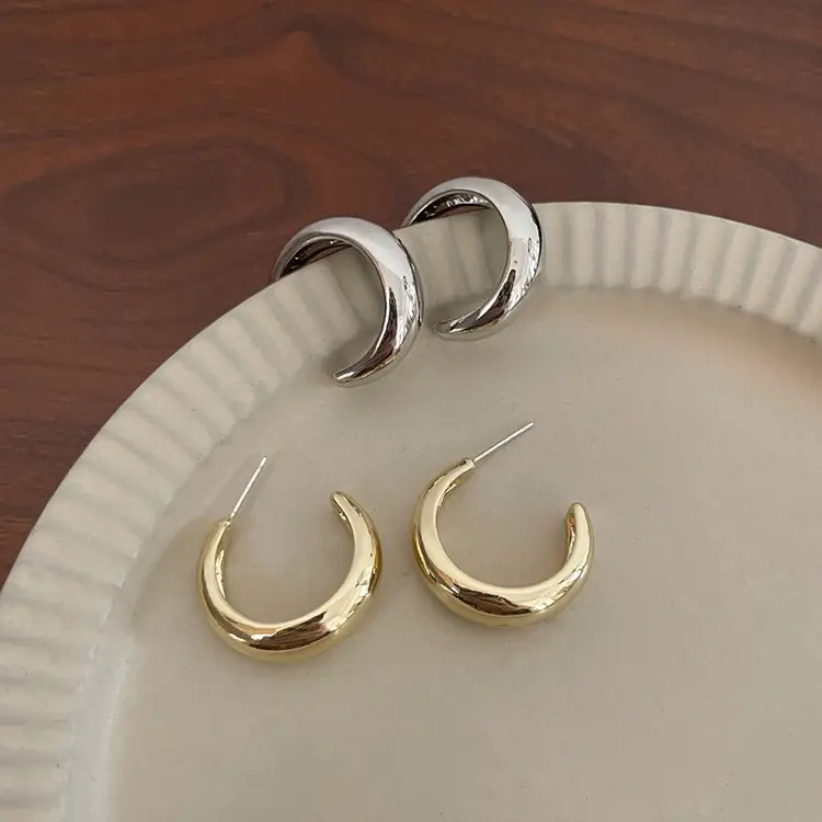 C-Shape Gold Earrings for Women Luxury Niche Design — feature 24