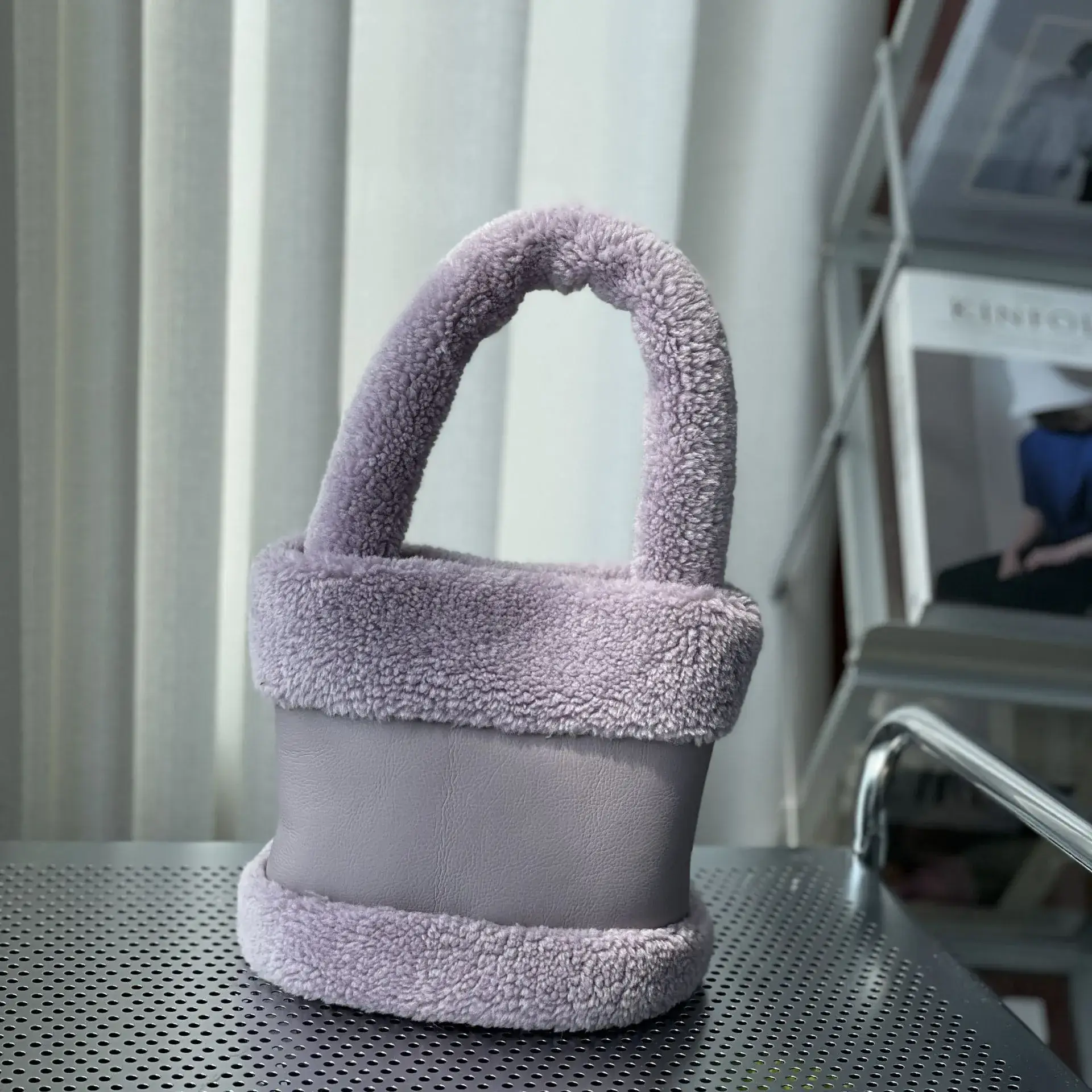 New Vegetable Basket Mao Women's Bag Fur One Autumn and Winter Bucket Bag Fashion Retro Plush Bag Handbag