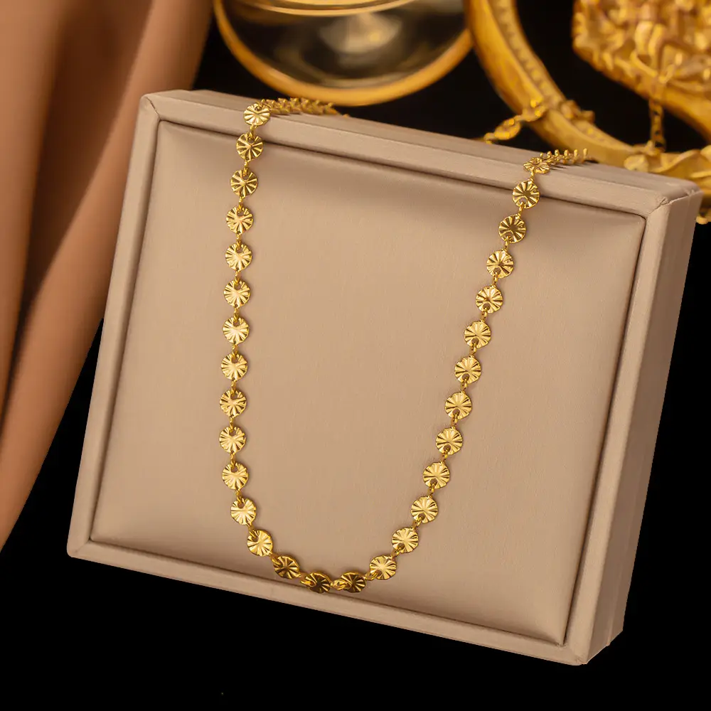 18K Gold Embossed Titanium Bracelet for Women - Image 5