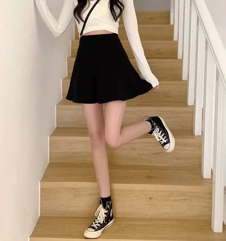 Plus-Size Black Pleated Skirt with Anti-Exposure Ruffles — feature 12