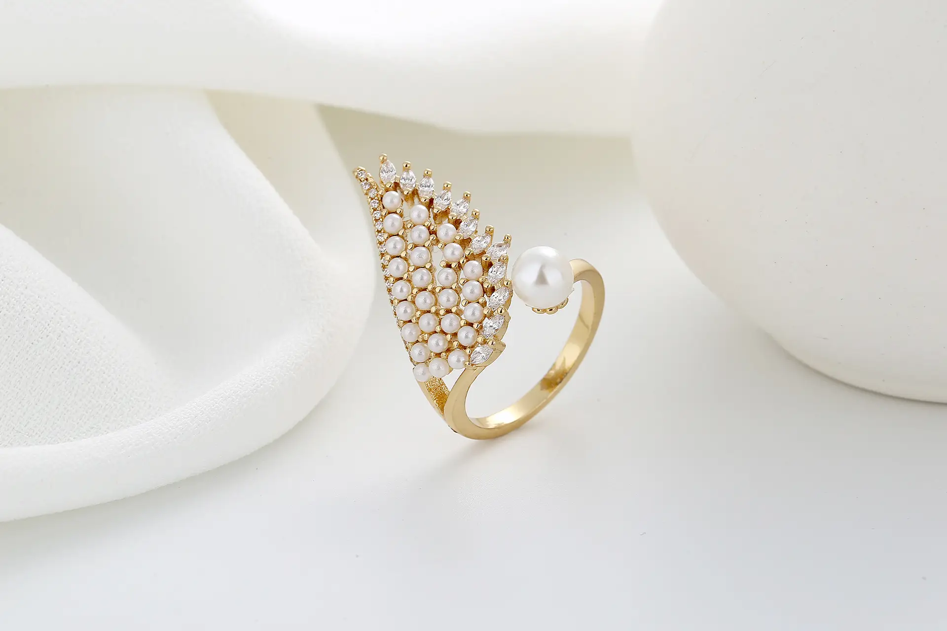 Korean Style Pearl Wing Open Ring Adjustable Gold — feature 2