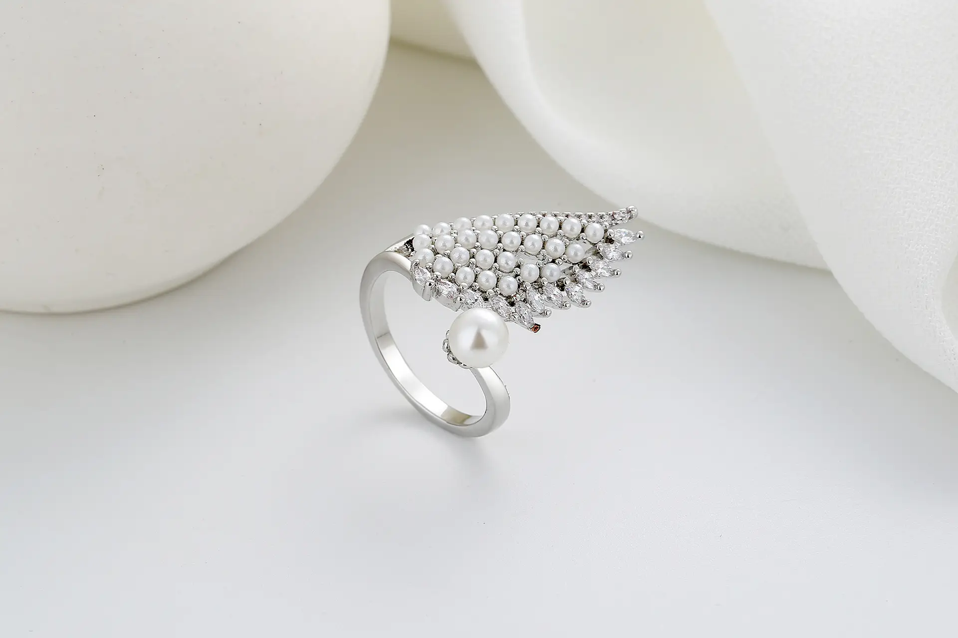 Korean Style Pearl Wing Open Ring Adjustable Gold — feature 3