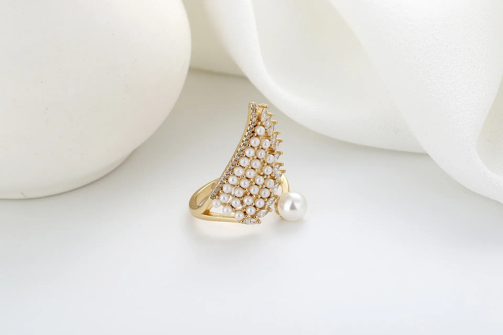 Korean Style Pearl Wing Open Ring Adjustable Gold — feature 4