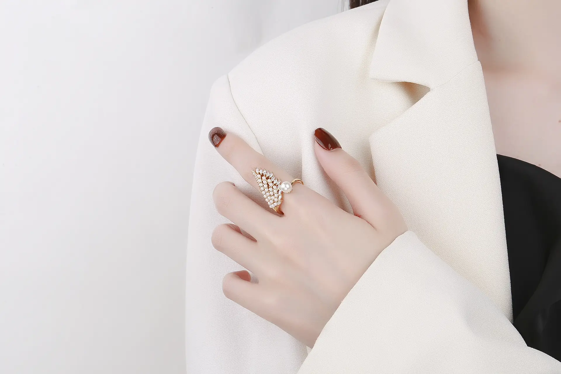 Korean Style Pearl Wing Open Ring Adjustable Gold — feature 7