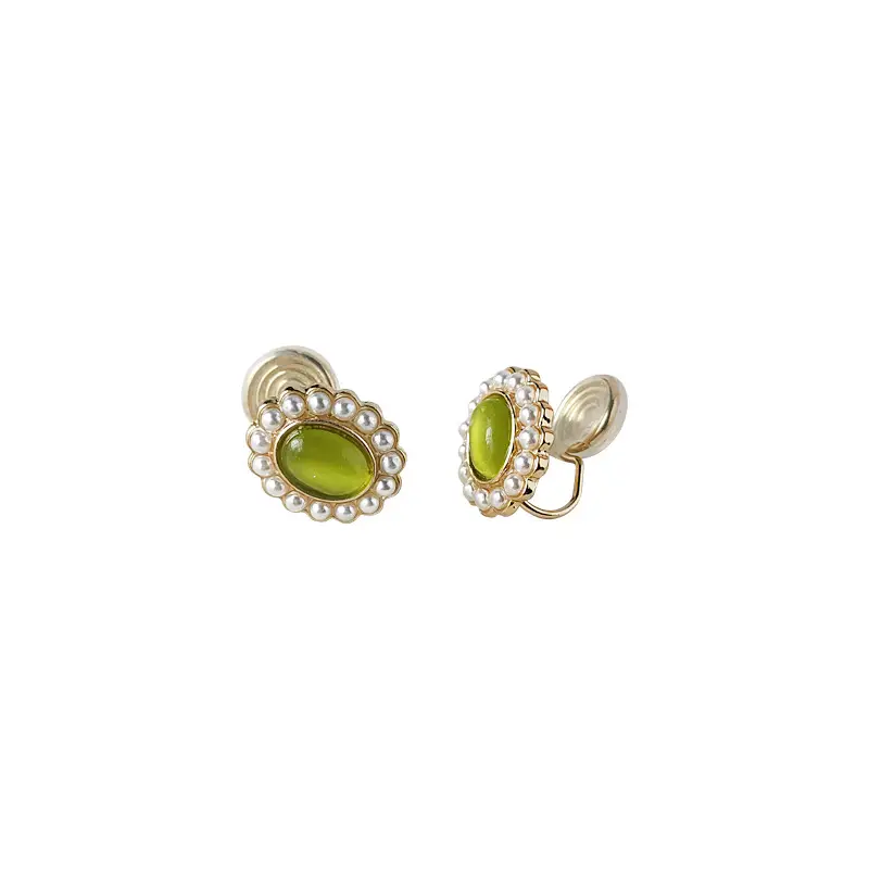 Green Cat's Eye Ear Clip with Pearl High-End Design - Image 5