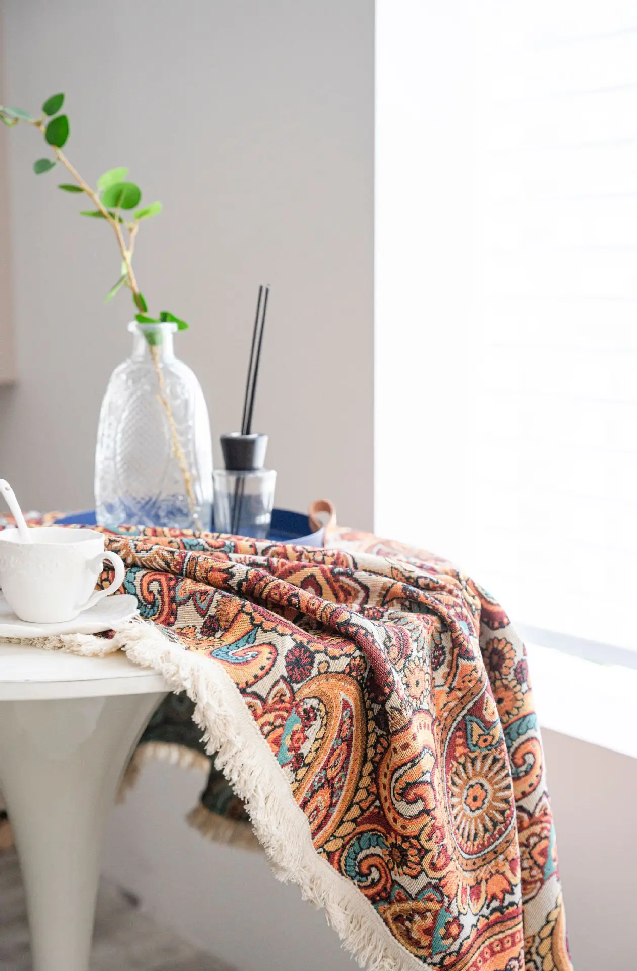 Imaki Rhyme Jacquard Tablecloth Round Patterned — feature 19