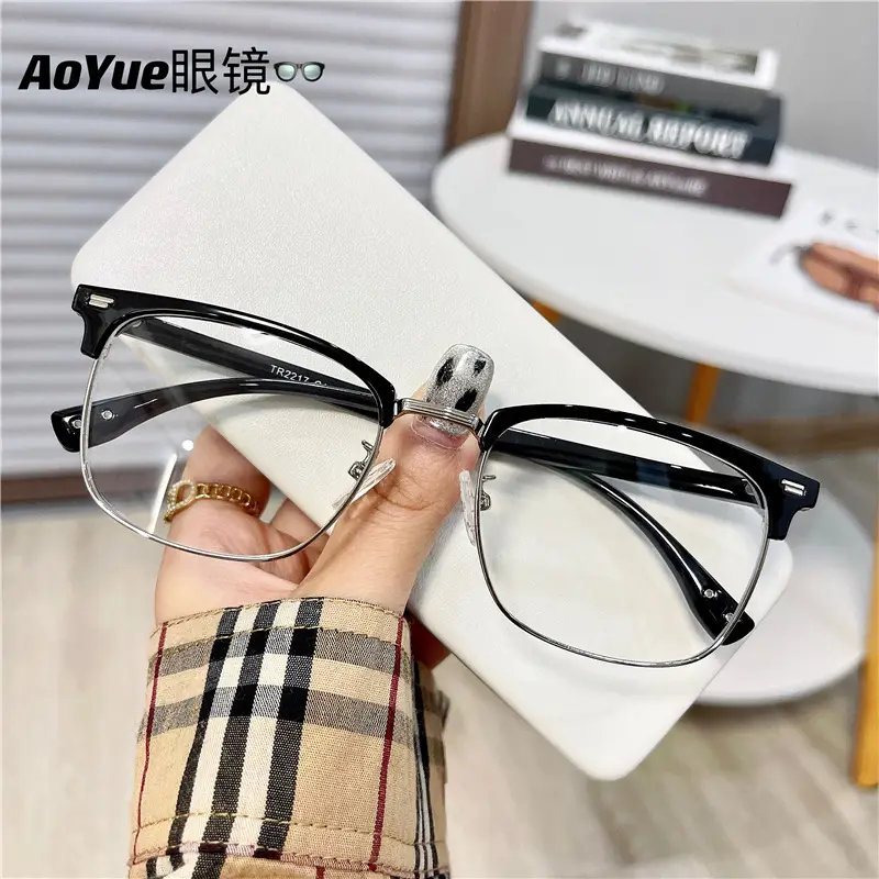 Retro Square Frame Eyeglasses No-Makeup Look