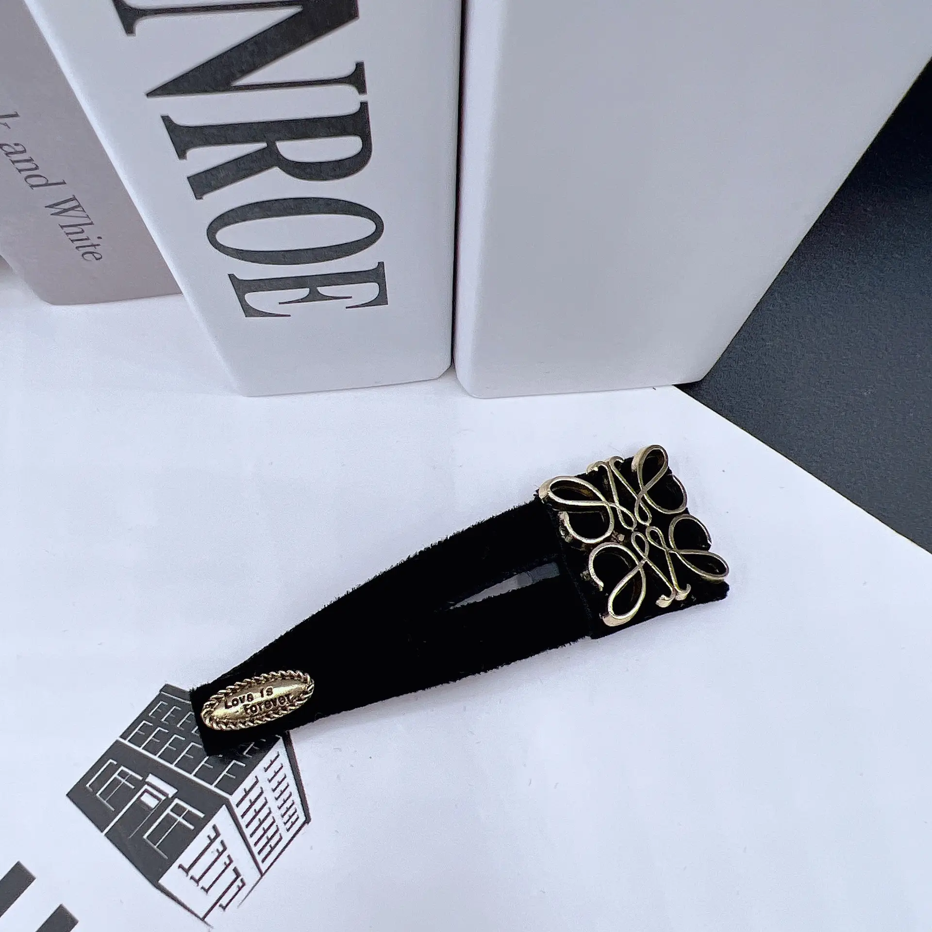 Black Gold Embellished Hair Clip with Rubber Band - Image 2
