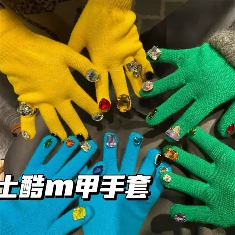 Thanos Green Knitted Diamond Nail Art Gloves for Women — feature 2