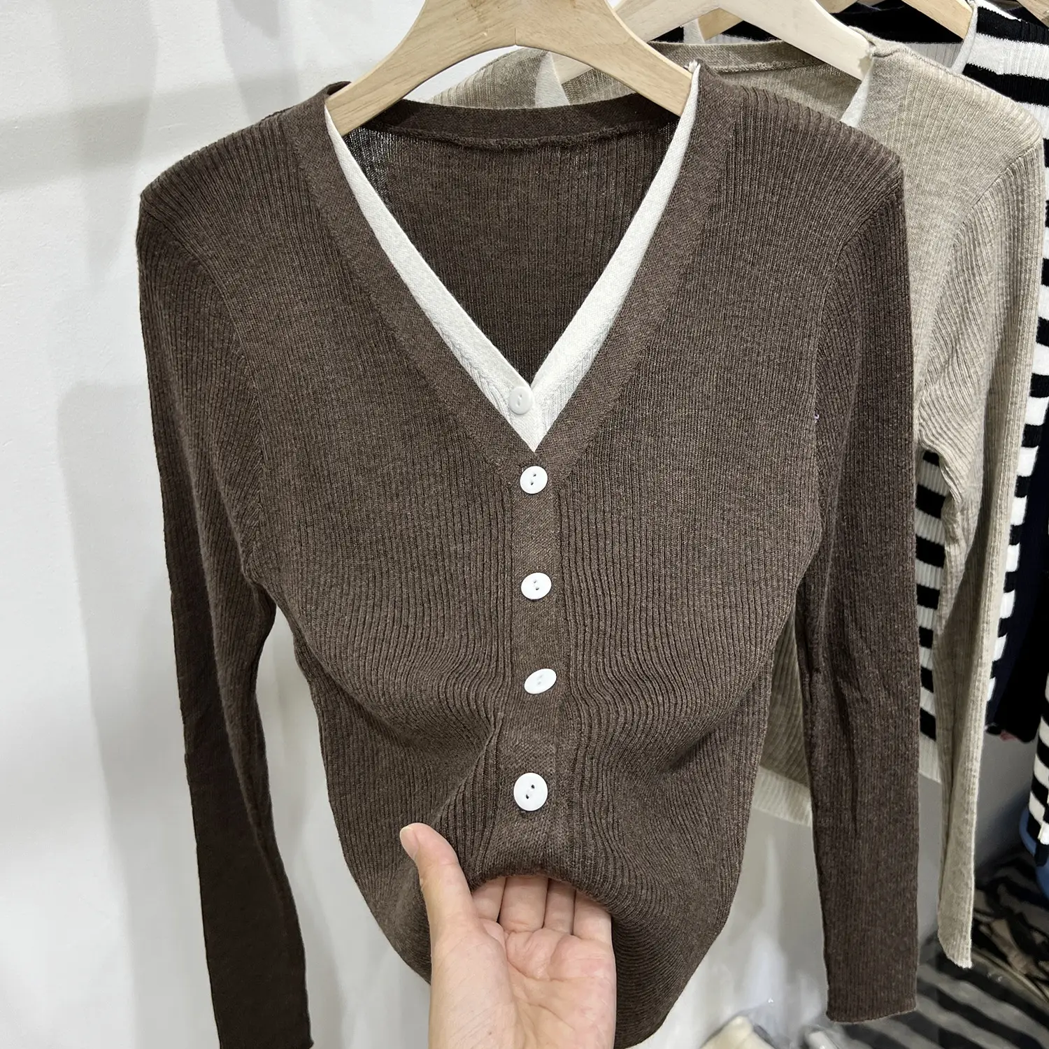 Green V-Neck Knitted Cardigan for Women Early Spring - Image 3