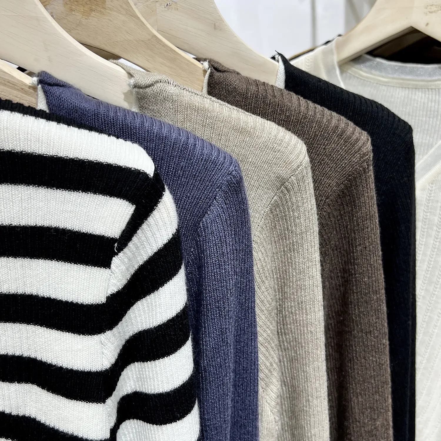 Green V-Neck Knitted Cardigan for Women Early Spring - Image 8