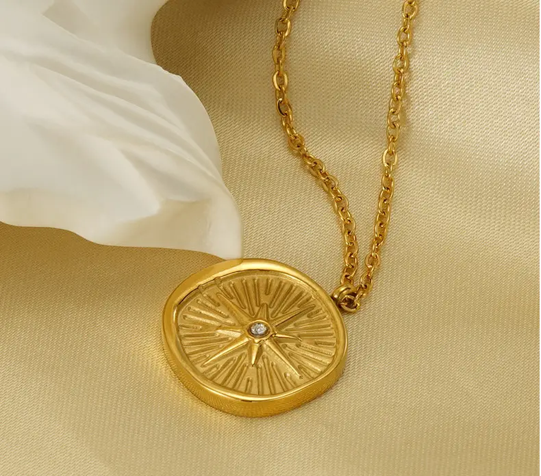 Golden Diamond Encrusted Retro Necklace Pendant — feature 18