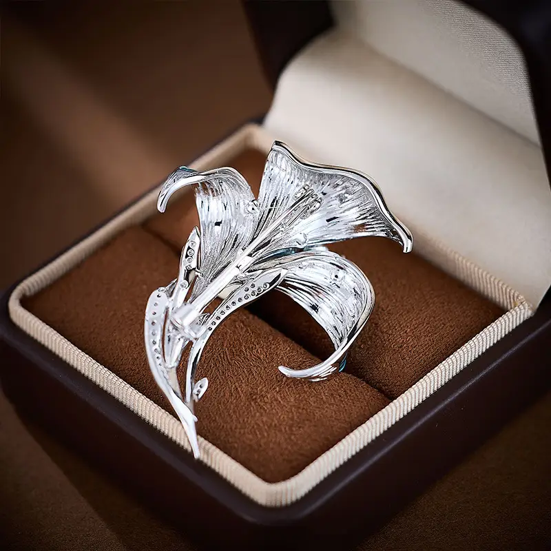 Elegant Gradient Feather Brooch National Retro Style — feature 18
