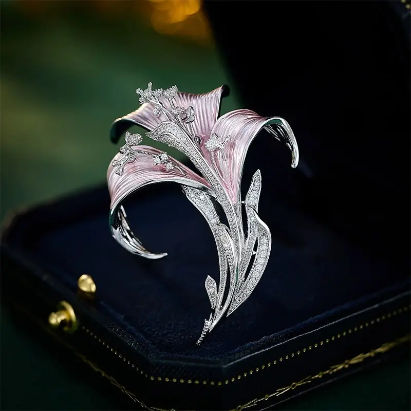 Elegant Gradient Feather Brooch National Retro Style - Image 6