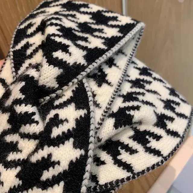 Black & White Wool Hair Band with Thousand Birds Pattern