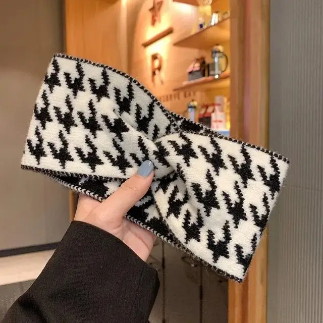 Black & White Wool Hair Band with Thousand Birds Pattern