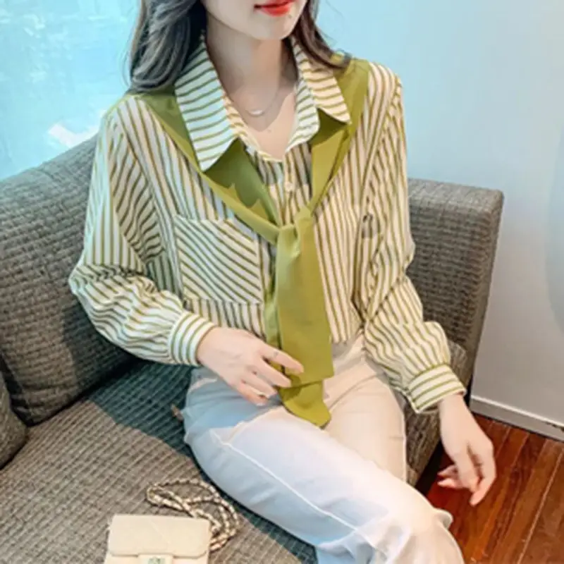 Striped Pocket Shirt with Loose Fit and Light Color - Image 3