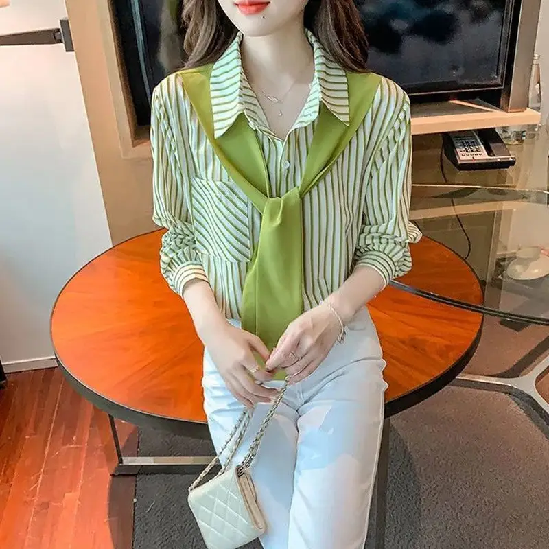 Striped Pocket Shirt with Loose Fit and Light Color - Image 4