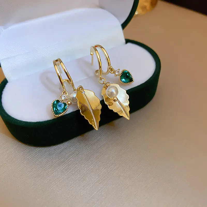 Silver Needle Retro Emerald Zircon Love Geometric Earrings - Image 4