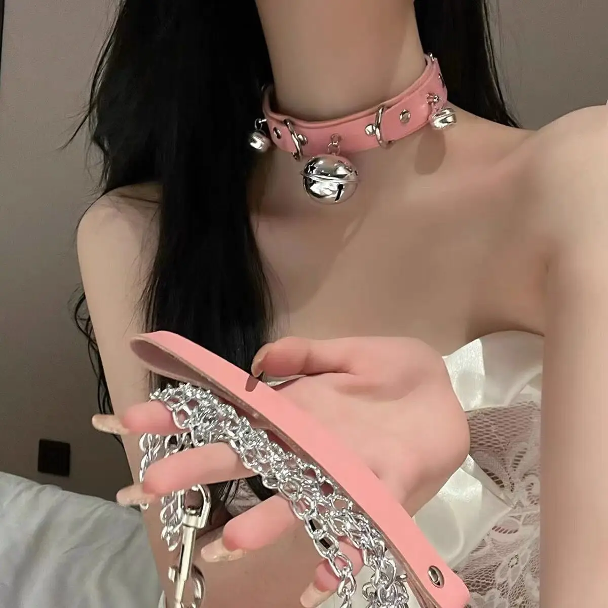 Bell Collar Necklace with Chain and Traction Rope Ring — feature 3