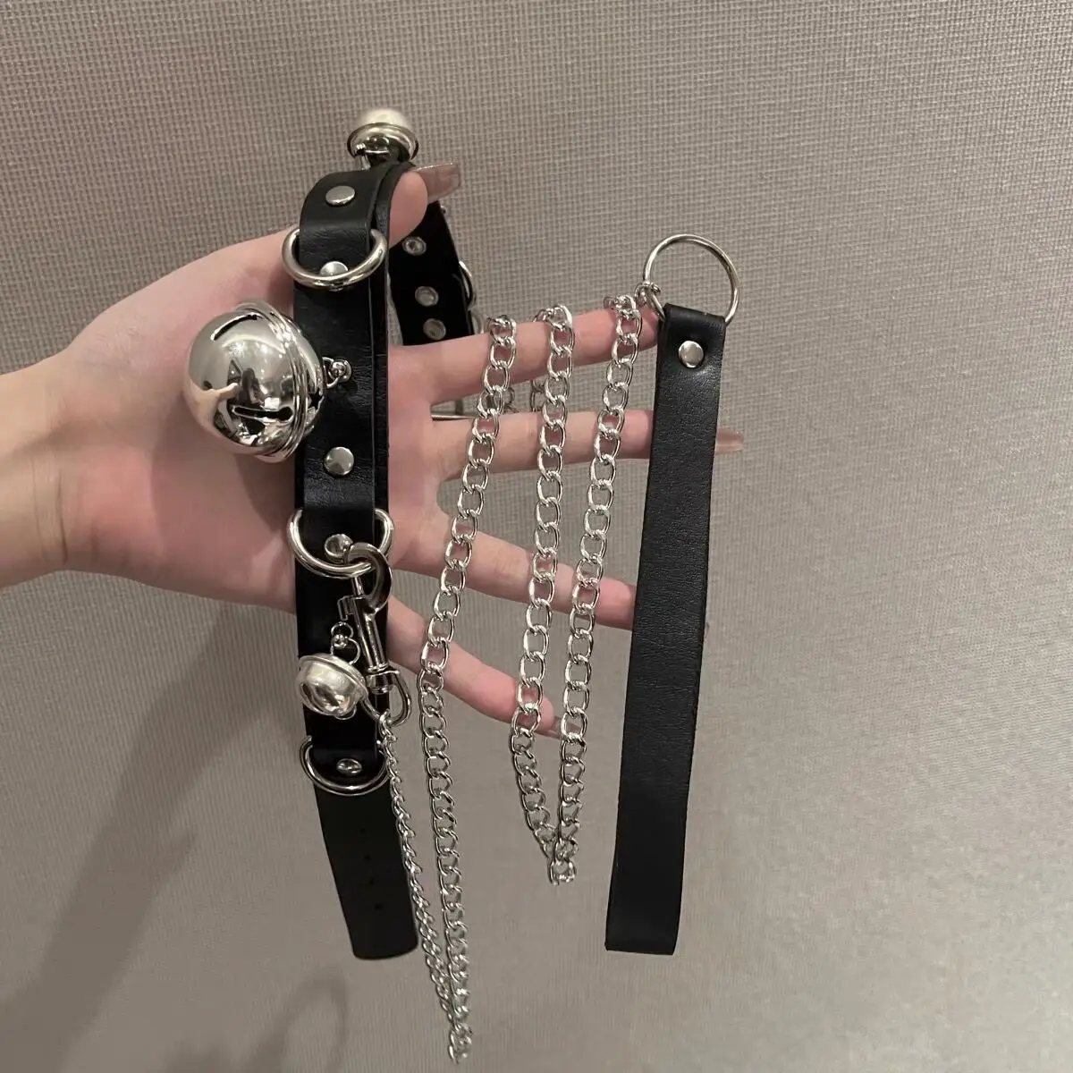 Bell Collar Necklace with Chain and Traction Rope Ring — feature 6