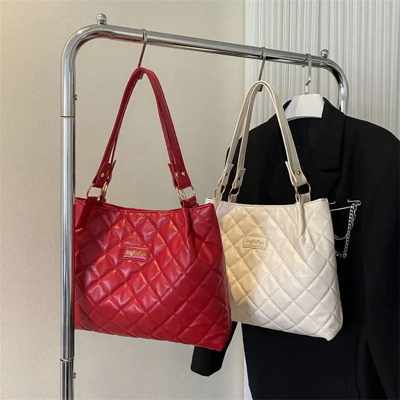Red Quilted Women's Large Tote Bag 2026 - Image 4