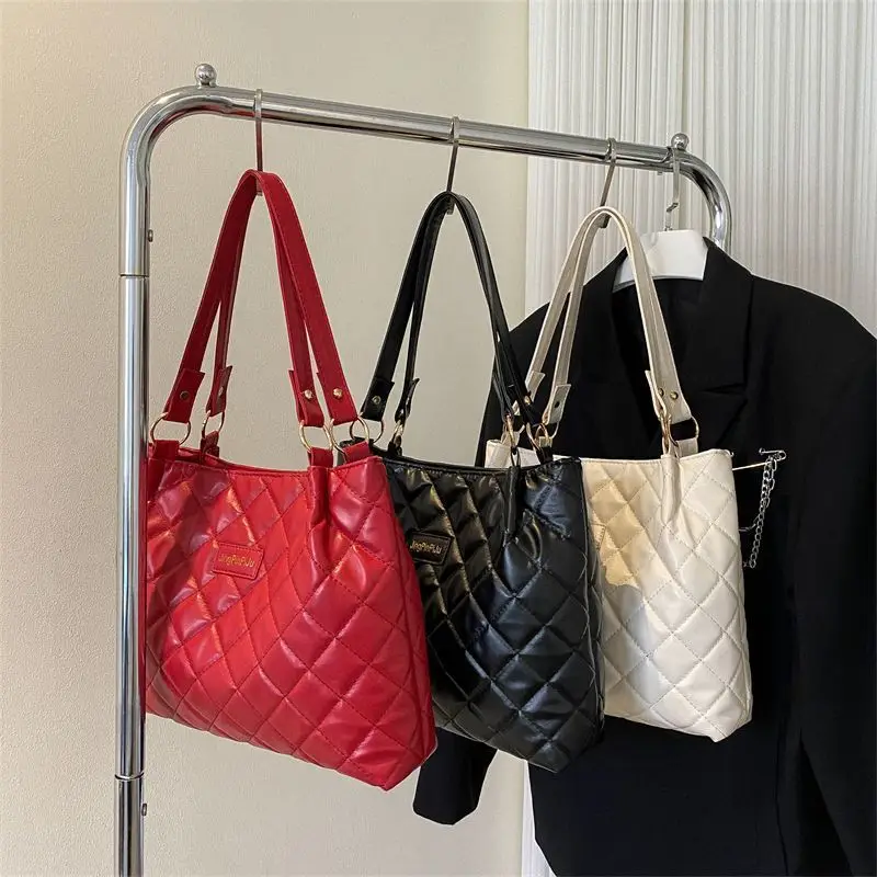 Red Quilted Women's Large Tote Bag 2026 - Image 6