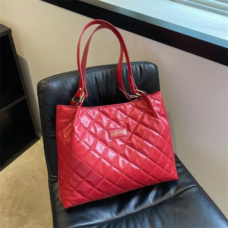 Red Quilted Women's Large Tote Bag 2026 - Image 7