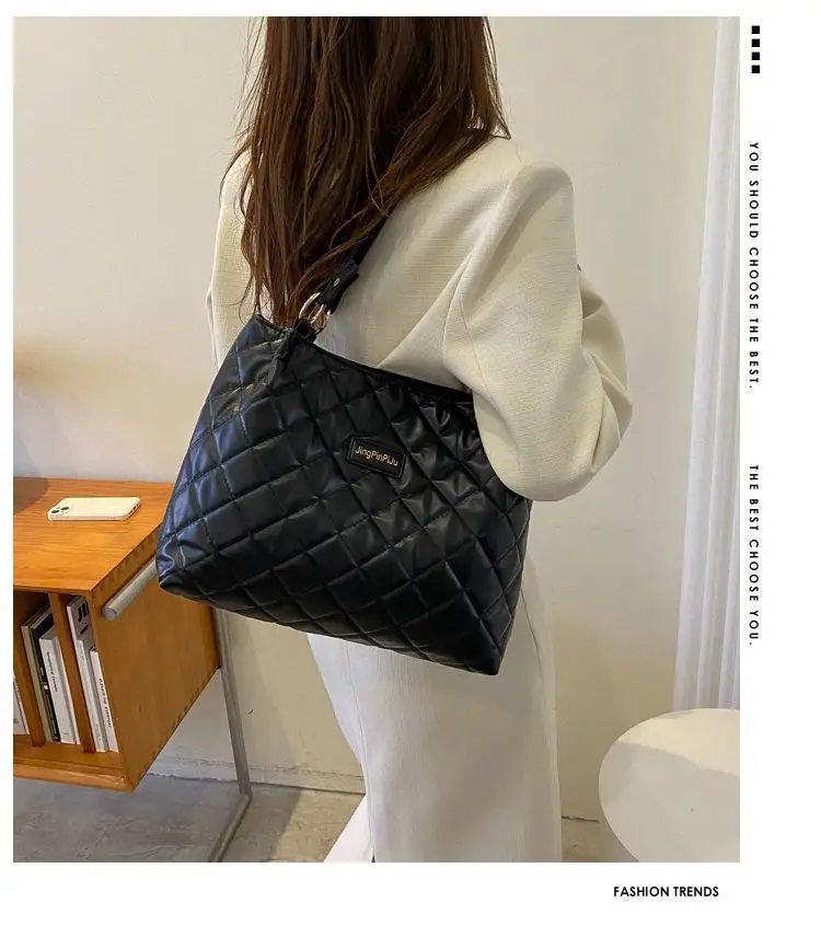 Red Quilted Women's Large Tote Bag 2026 — feature 1