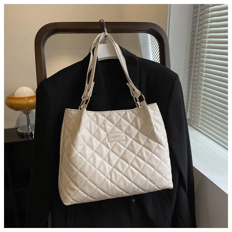 Red Quilted Women's Large Tote Bag 2026 — feature 13