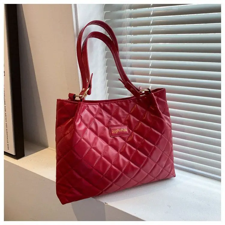 Red Quilted Women's Large Tote Bag 2026 — feature 19
