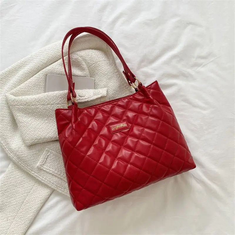 Red Quilted Women's Large Tote Bag 2026 - Image 3