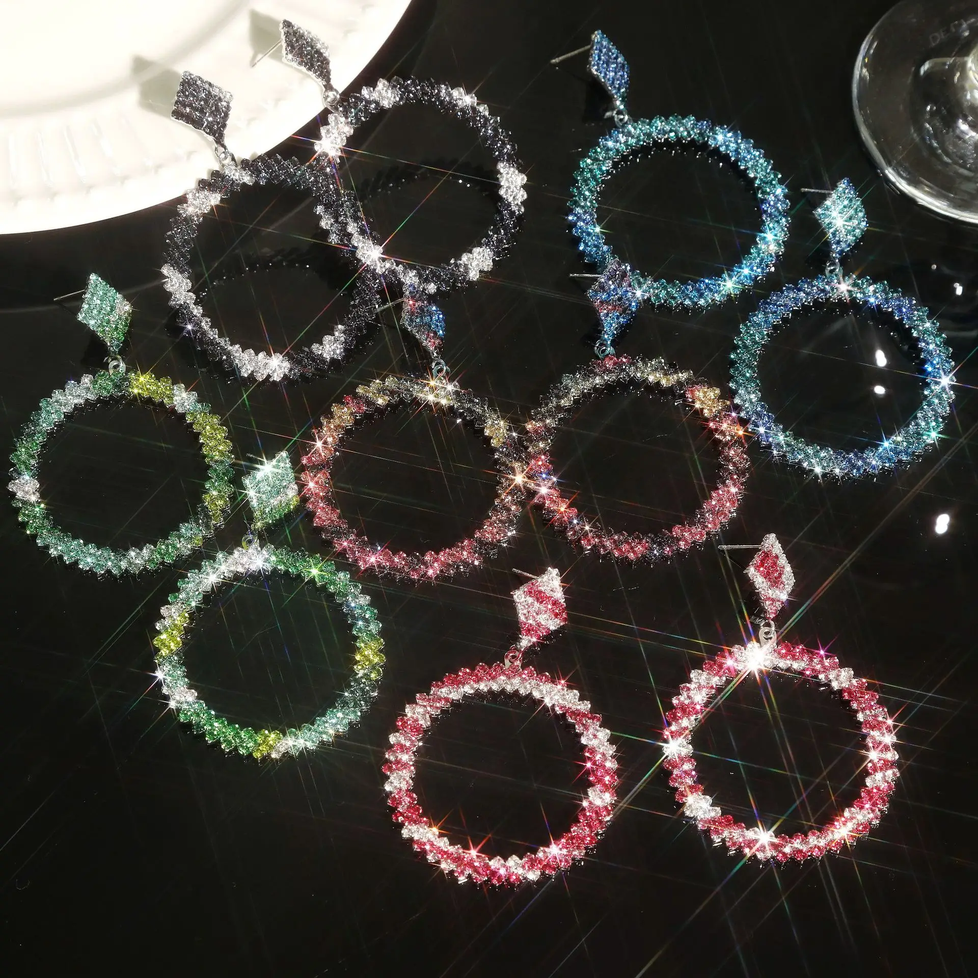 Exaggerated Ring Inlaid Flash Diamond Earrings for Women — feature 2